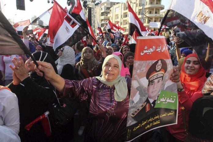 Los Hermanos Musulmanes convocaron hoy a una marcha masiva para pedir el retorno del presidente depuesto, Mohamed Morsi. Egipto / EFE