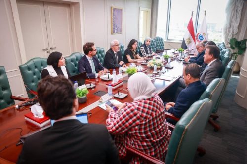 Con autoridades egipcias, 2025