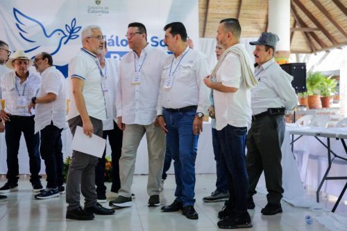 Con excomandantes de las AUC (2)