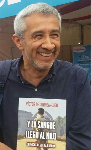 Con mi libro de crónicas de guerra
