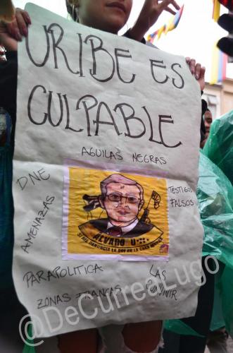 GALERÍA | Plantones a favor y en contra de Uribe 2